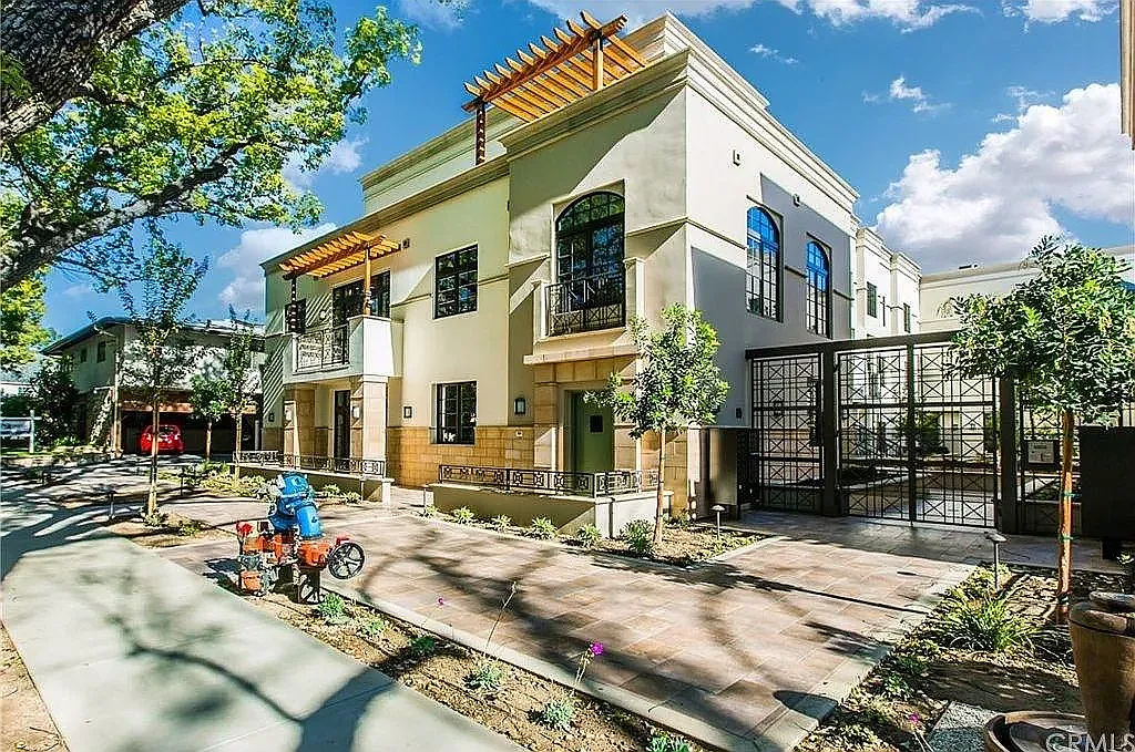 1 bed, 760 sqft, $3,100 — Photo 2