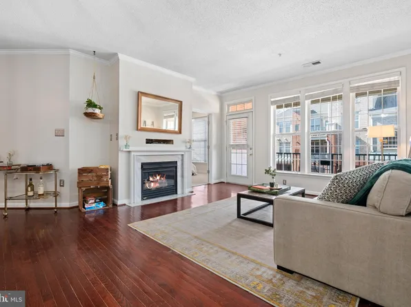 12160 Abington Hall Pl APT 201, Reston, VA 20190