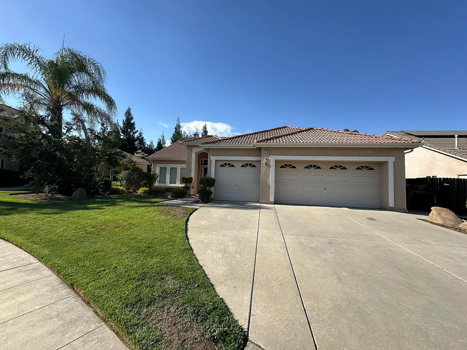 4 bed, 2000 sqft, $2,800 — Photo 1