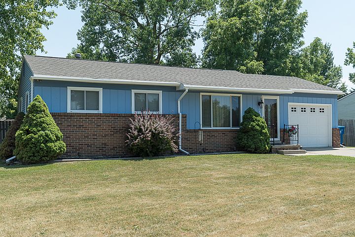 1st image of 1590 Dawn Ave
