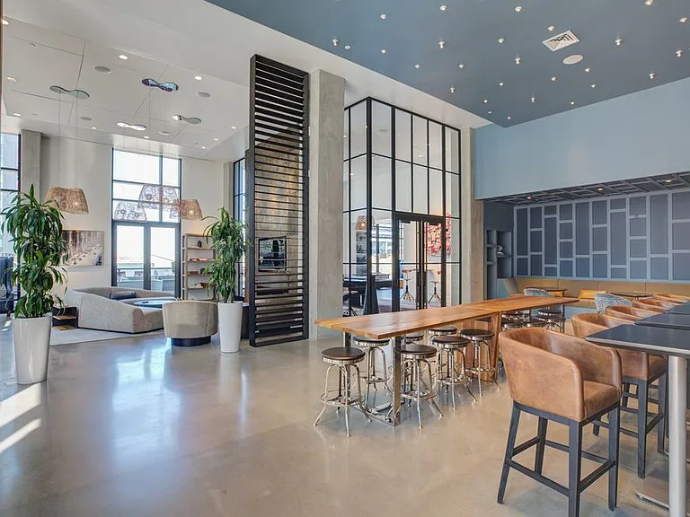 Watermark Seaport — Photo 12