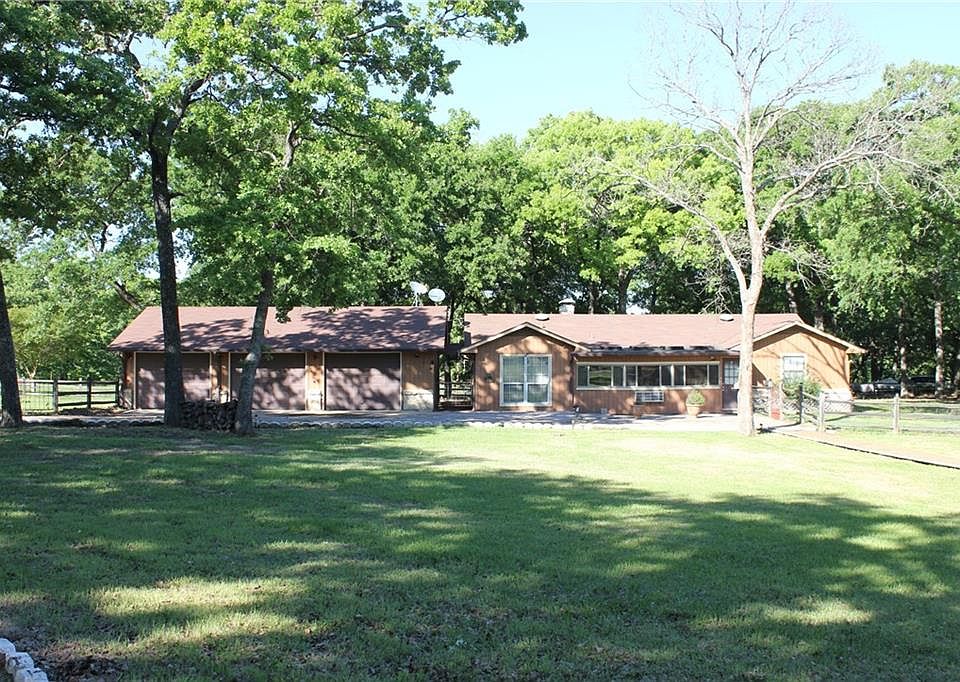 1st image of 210 Shadow Oaks