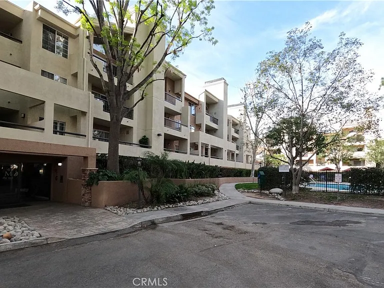 5510 Owensmouth Ave #213 — Photo 27