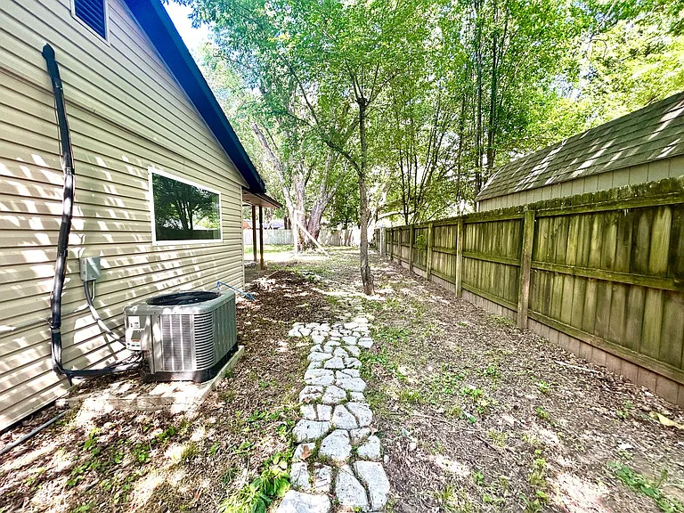 72 Bois D Arc St — Photo 40