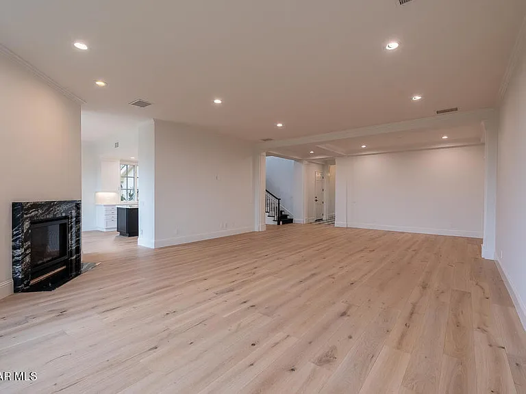2390 Crombie Ct — Photo 12