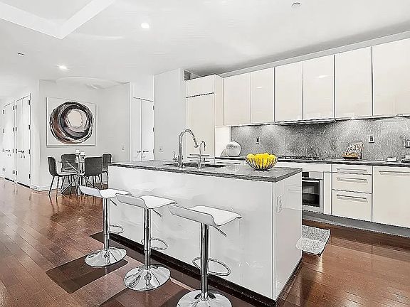 5th image of 4 W 21st St APT 12D