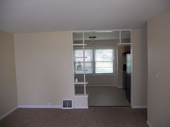 3rd image of 846 Sylvan Ln