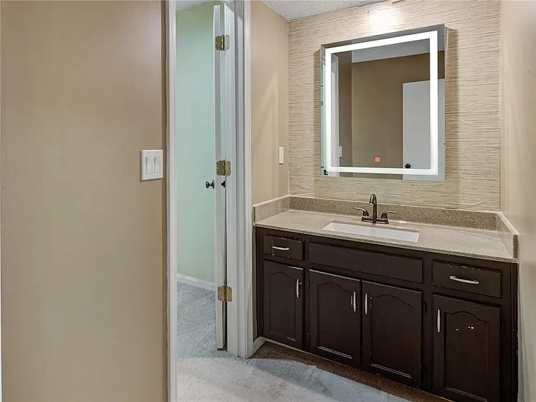 11411 Nieman Rd — Photo 24