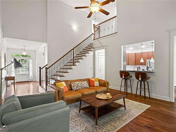 3rd image of 183 Lullwater Ln