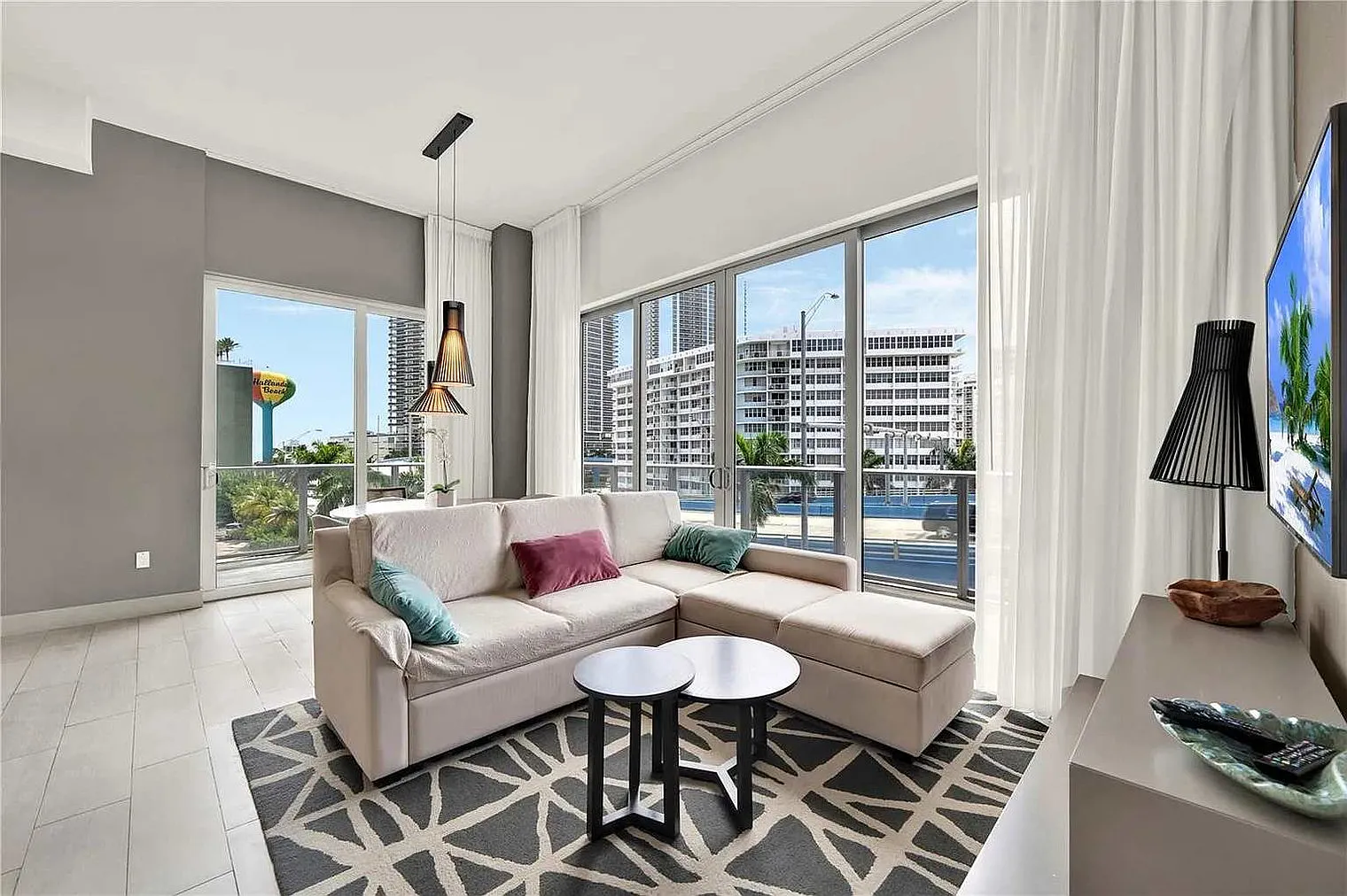 2 bed, 2.0 bath, 1097 sqft, $4,703 — Photo 1