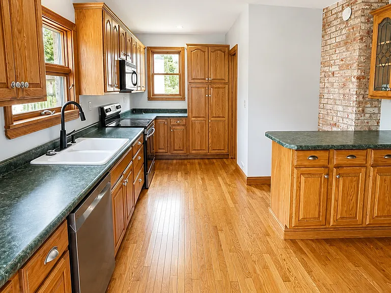 1727 Marshall Ave — Photo 6