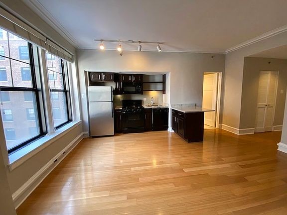 5th image of 415 W Belmont Ave #810