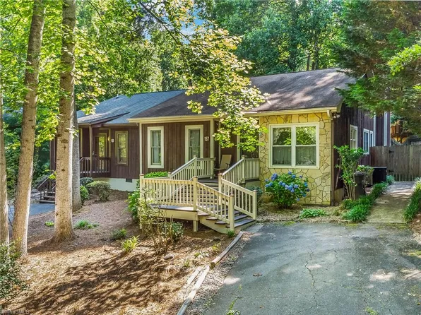 157 Carrisbrooke Ln, Winston Salem, NC 27104