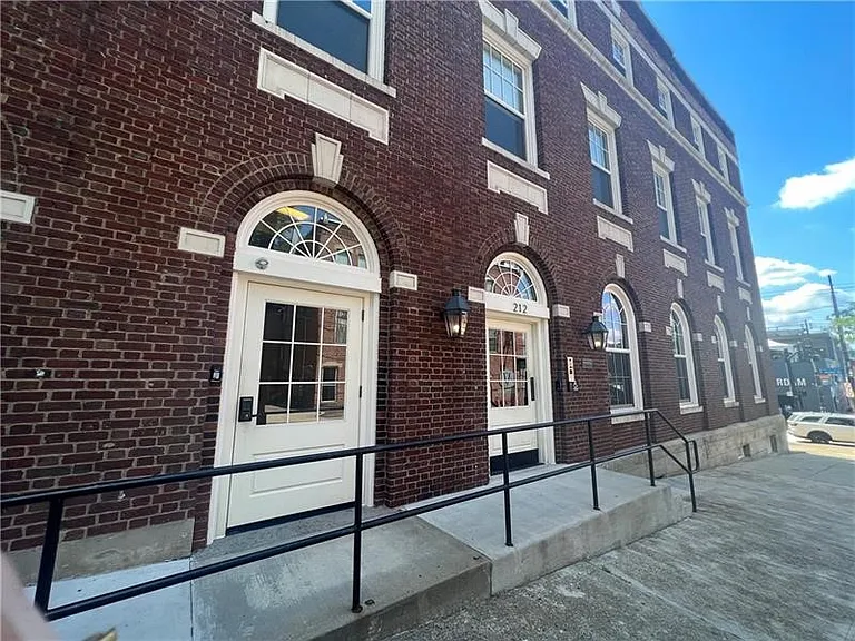 212 45th St #3-C — Photo 2