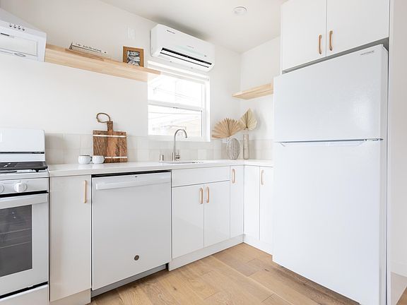 3rd image of 3611 Bellevue Ave #3615