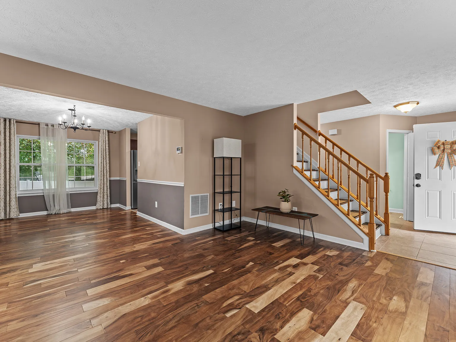 4 bed, 2421 sqft, $3,400 — Photo 4