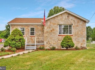 906 Hammonds Ln, Baltimore, MD 21225