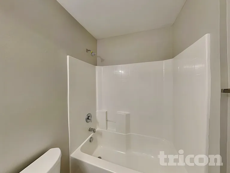 241 Saskatoon Dr — Photo 16