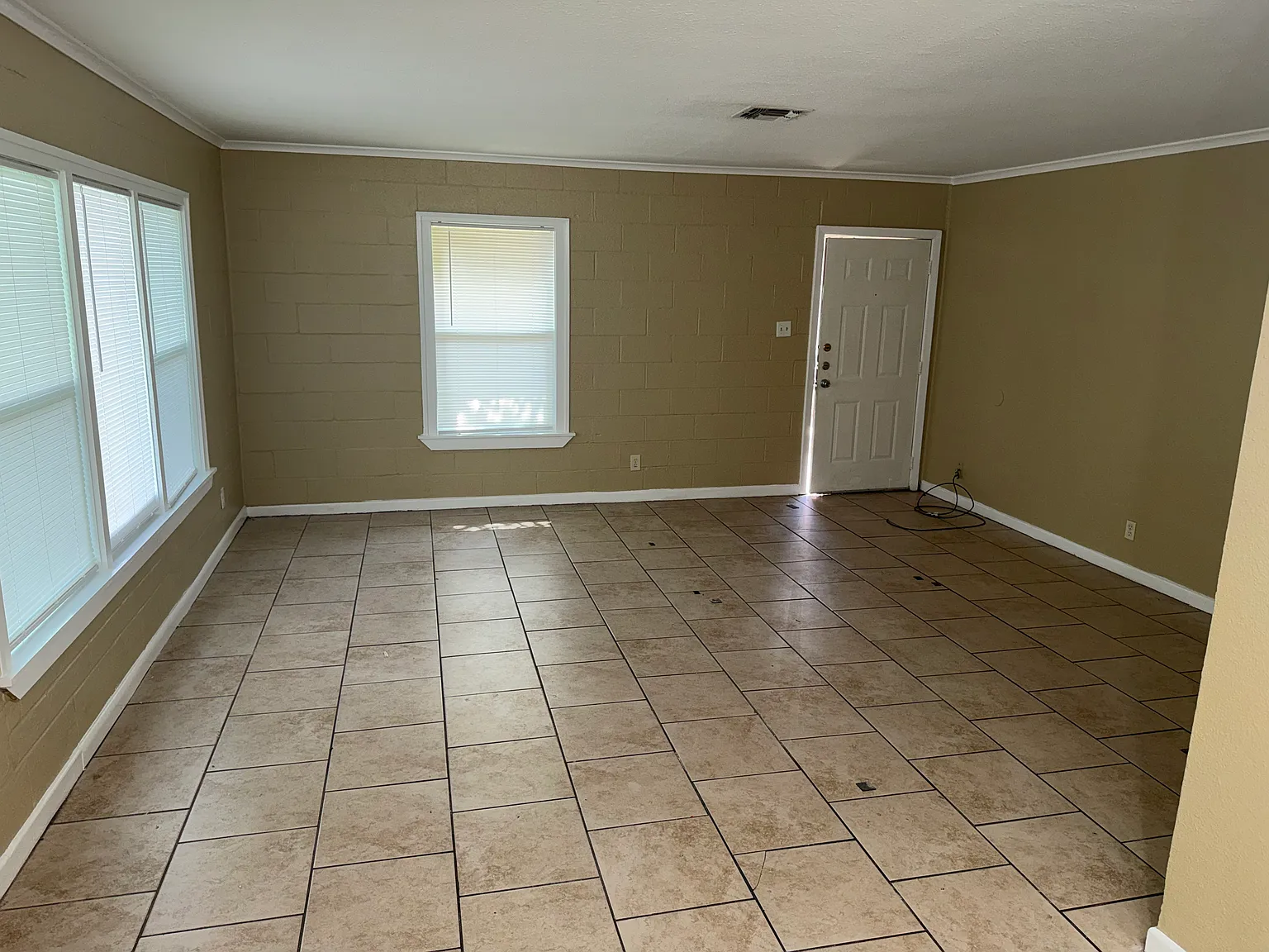 2 bed, $1,000 — Photo 2