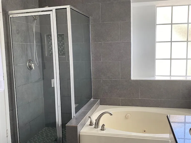 1142 Knoll Crest Ct — Photo 13