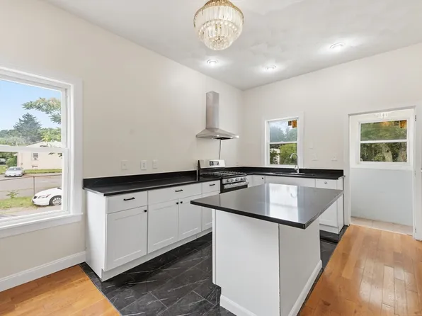 222 Hamilton St, Saugus, MA 01906