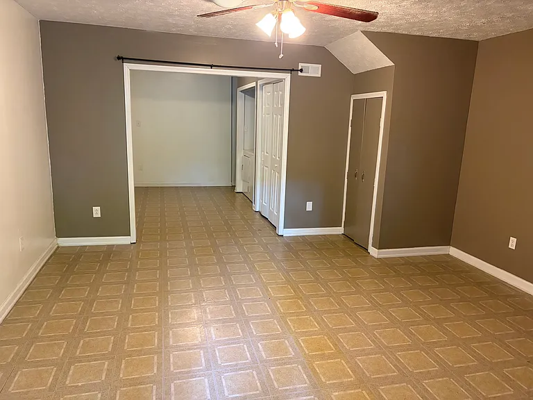 641 Shadywood Ln — Photo 22