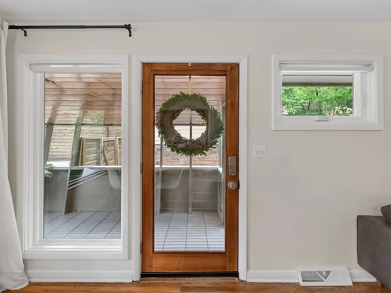 1408 Baker St #A — Photo 3