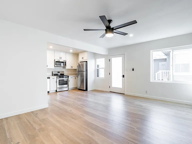 4509 1/2 Utah St — Photo 11