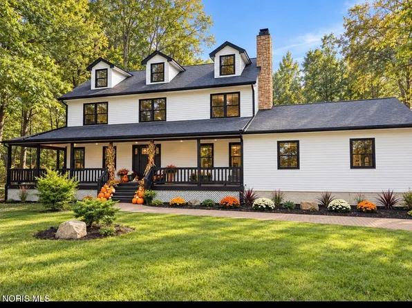 8260 Hill Ave, Holland, OH 43528