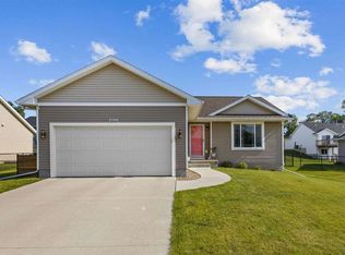 2106 Shady Grove Rd SW, Cedar Rapids, IA 52404