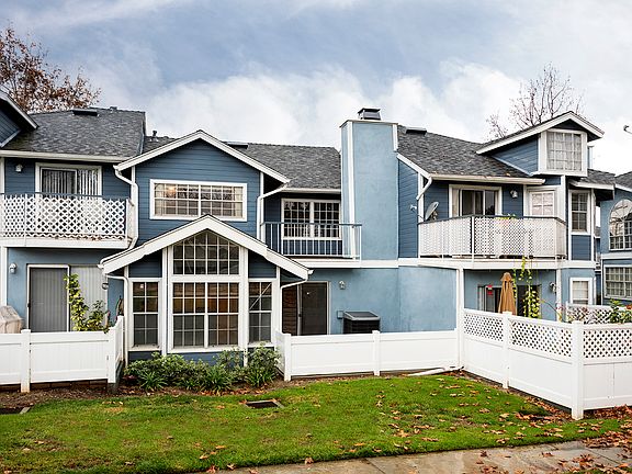 5th image of 228 N Glendora Ave