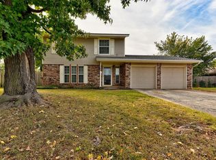 308 E Carson Ln, Mustang, OK 73064