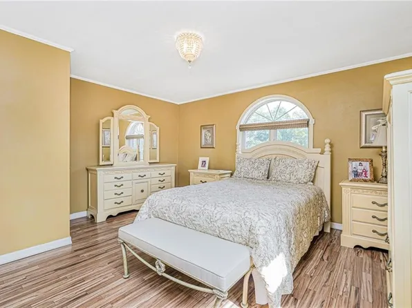 326 Bay 14th Street image 16 of 36