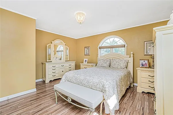 Sold by Remax Real Estate Professionals | media 16