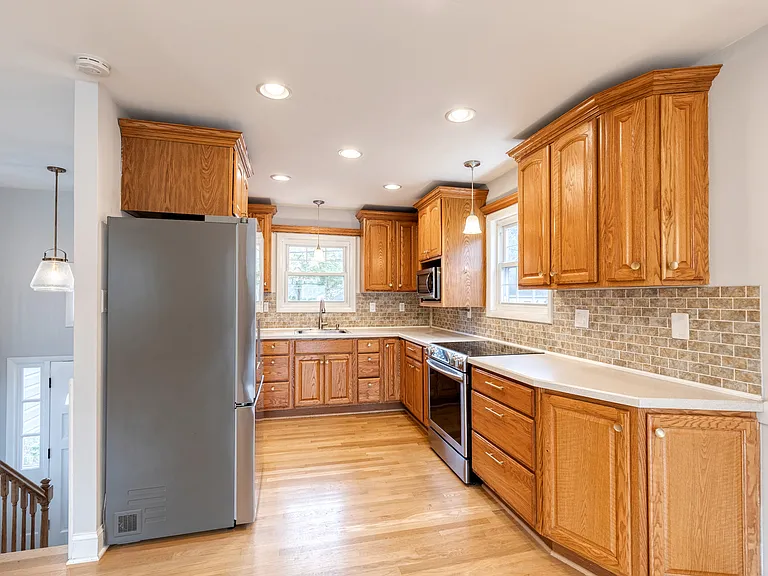 617 Oak Ln — Photo 8