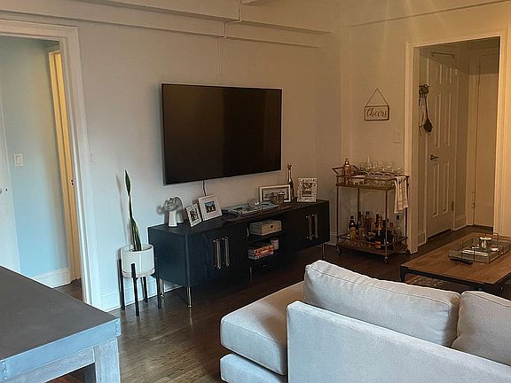 3rd image of 333 E 43rd St APT 518