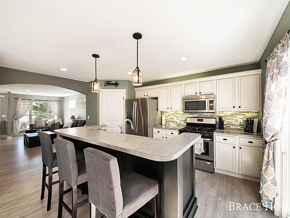 5th image of 9105 Nature Meadows Dr NE