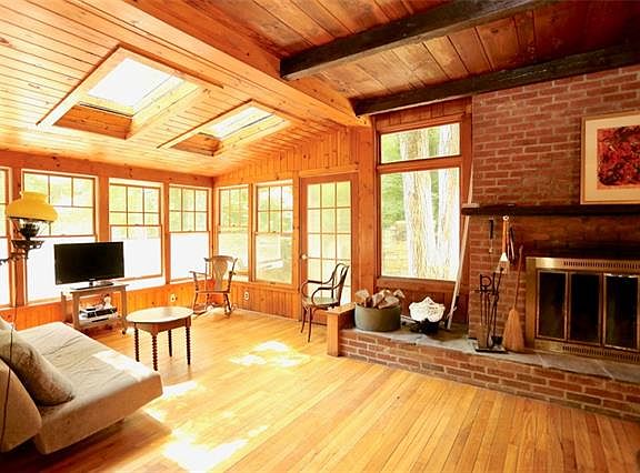 5th image of 31 Lake Celeste Dr