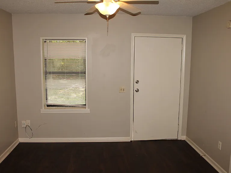 2305A Hillwood Dr S — Photo 2