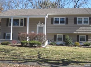 472 Tulane Ct, Paramus, NJ 07652