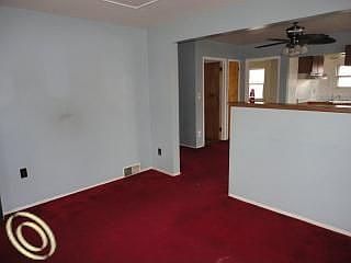 5th image of 628 Goddard St