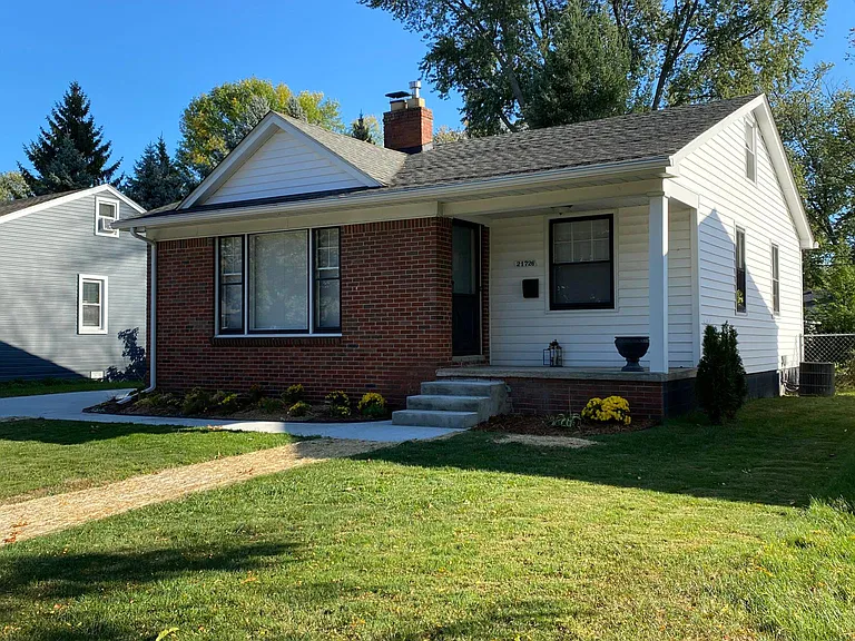 21726 Cedar St — Photo 3