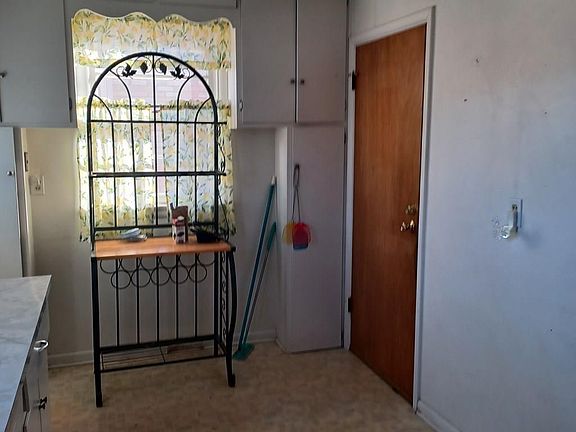 5th image of 808 S 5th St