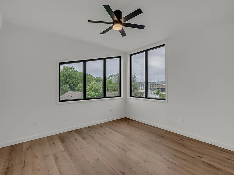 1130 E 14th St #104 — Photo 11