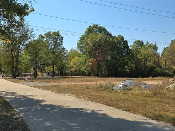 S Goad Springs St, Lowell, AR 72745