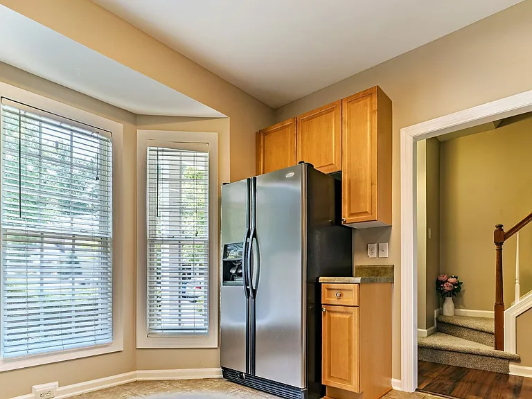 208 Sir William Ln — Photo 9