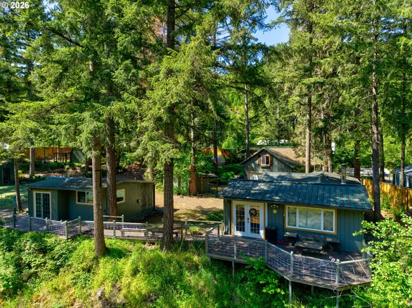 271 Anita Ln, Glide, OR 97443