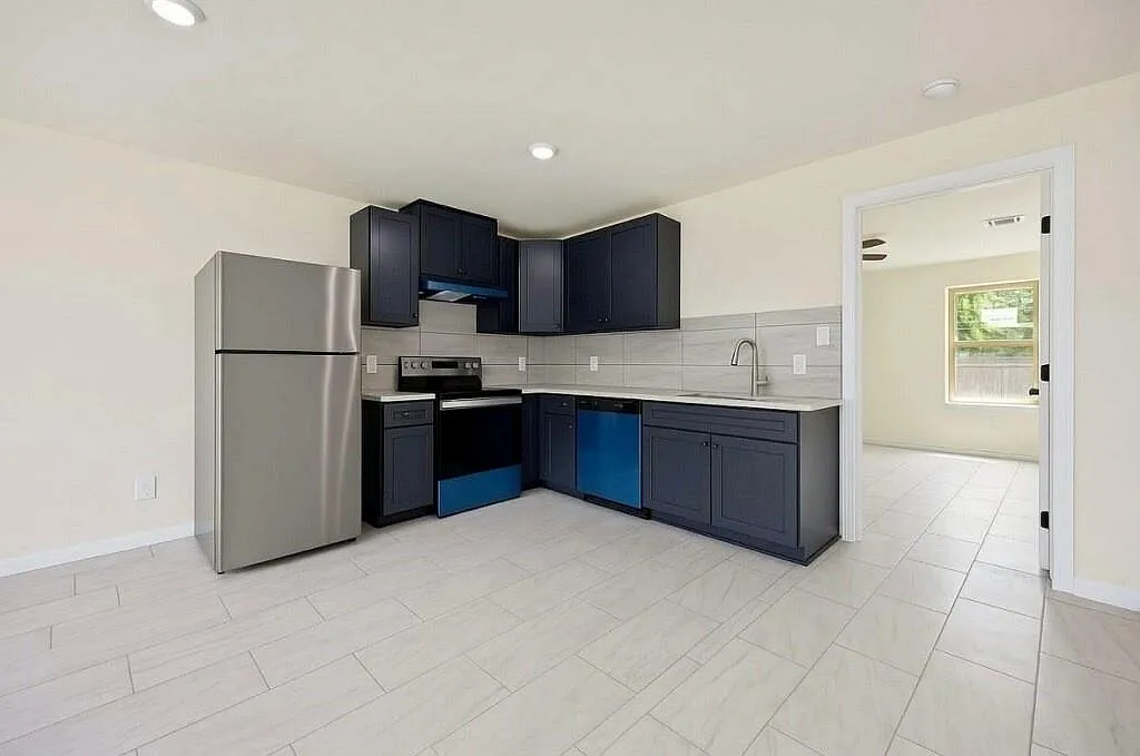 3 bed, 2.0 bath, 1098 sqft, $1,500 — Photo 3