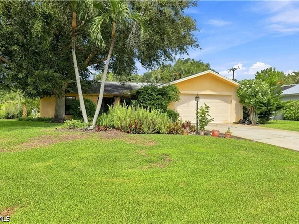 4448 Beechwood Lake Dr, Naples, FL 34112