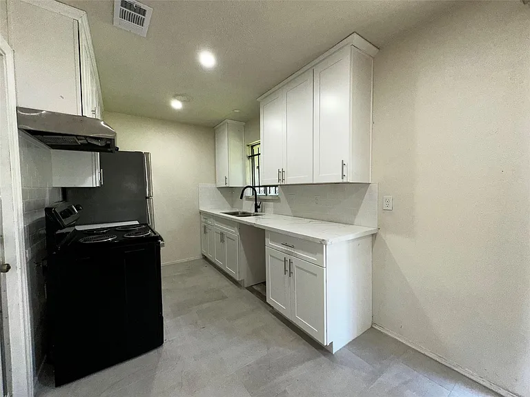 12815 Segrest Dr — Photo 8